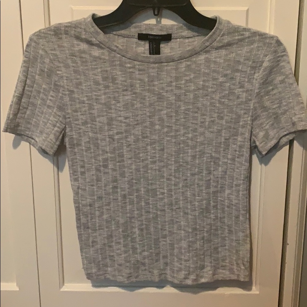 Gray cropped shirt